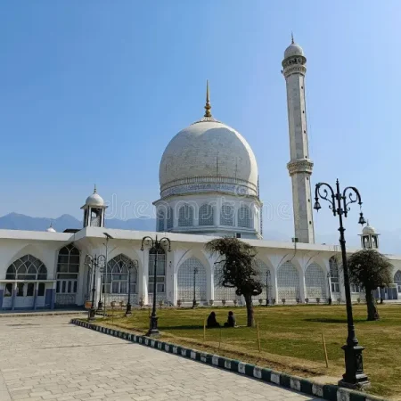 famous-mosque-dargah-hazratbal-shrine-srinagar-kashmir-blue-sky-natural-beauty-path-white-marbal-people-277640410